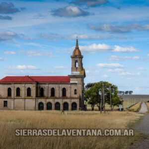 Iglesia López Lecube a 116 kilómetros de Sierra de la Ventana