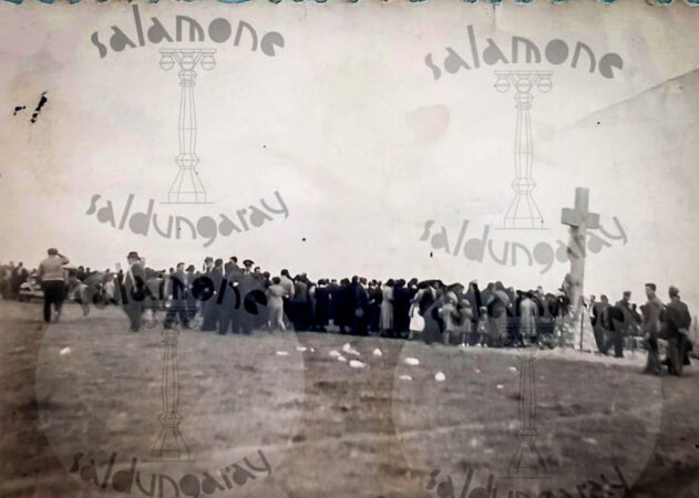 La Cruz de Estomba por Francisco Salamone en Saldungaray